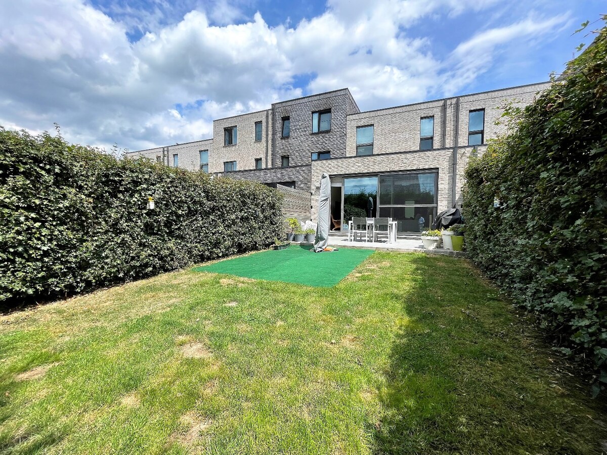 Zeer recente woning uit 2018 gelegen te Hasselt. 