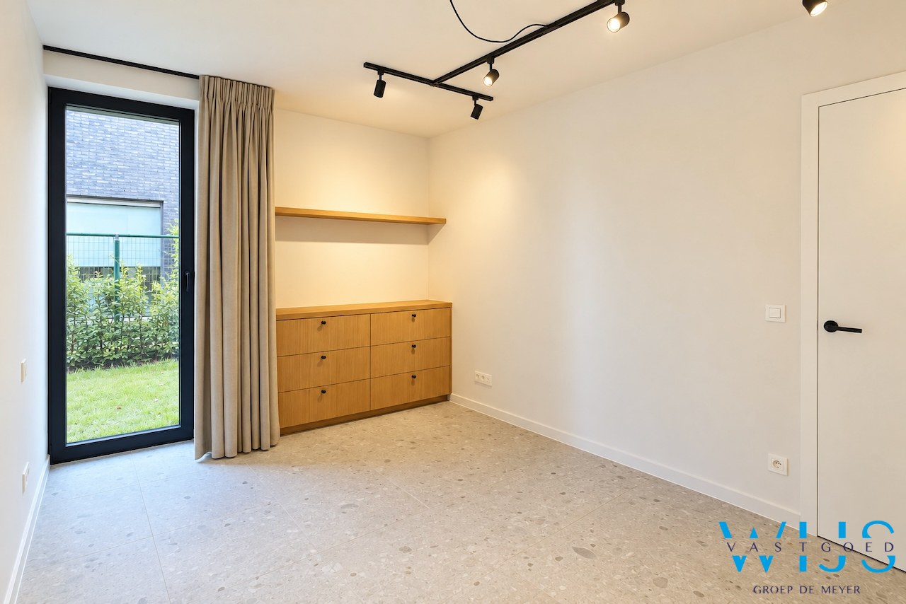 High-end gelijkvloers appartement met tuin te Lembeke ! 