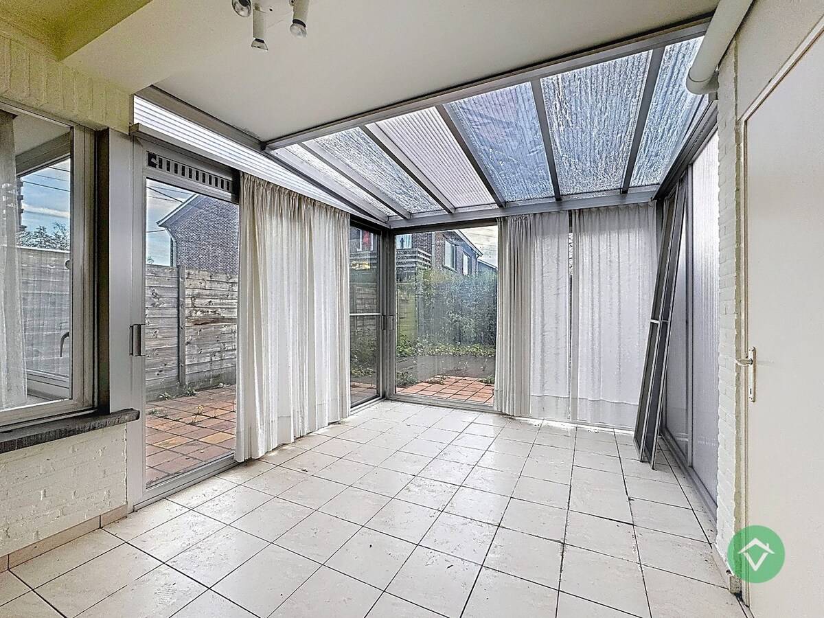 Gelijkvloers appartement met autostandplaats en garage te Roeselare 