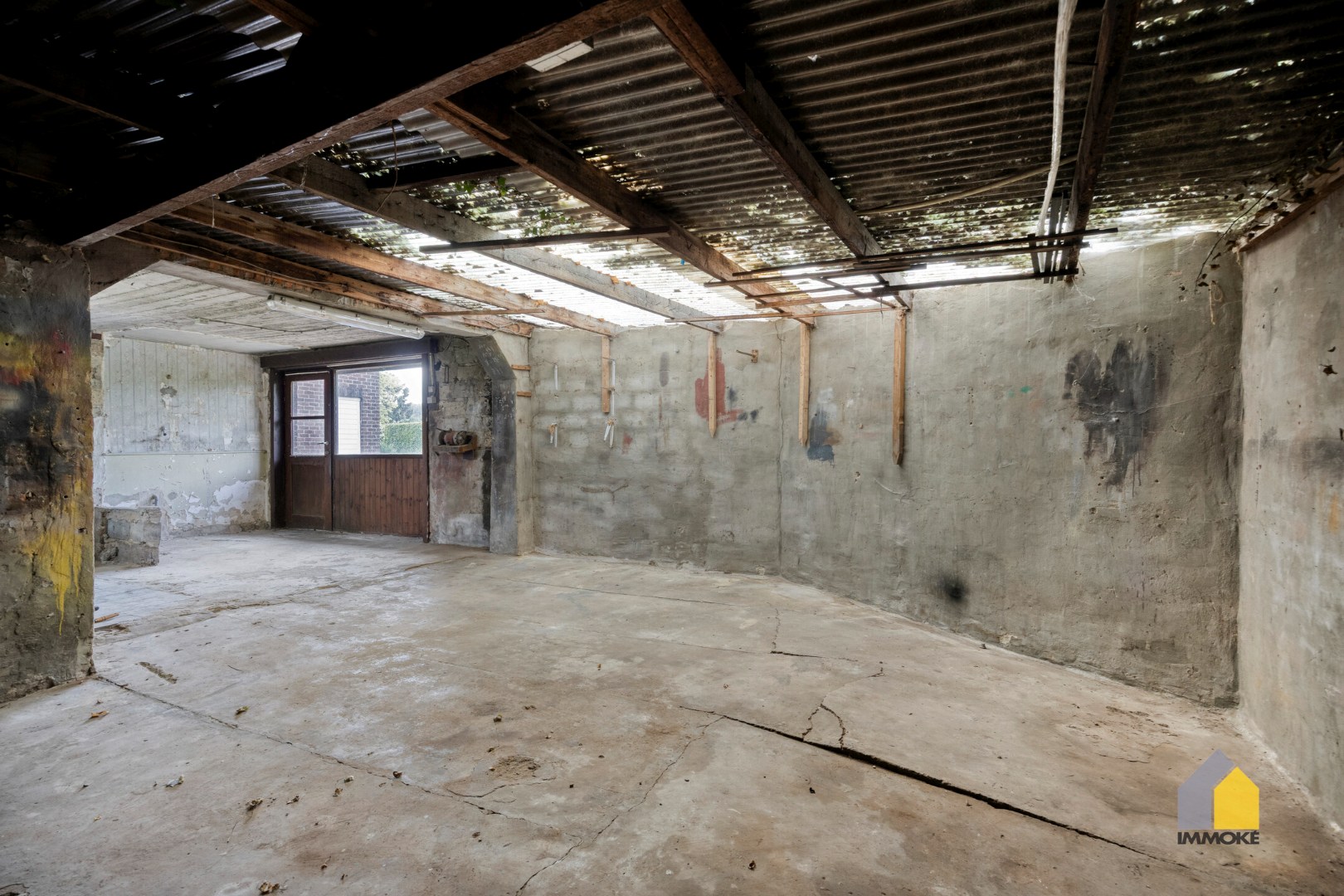 Te renoveren woning met 3 slpks op een perceel van 6 a 44 ca. 