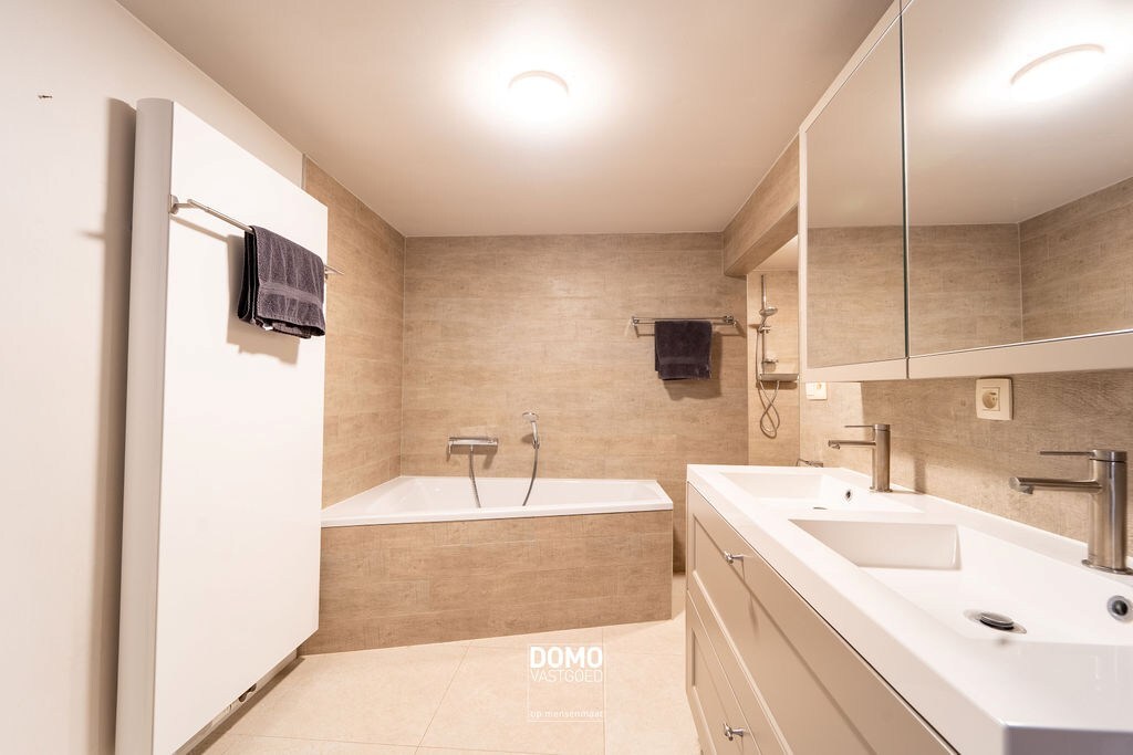 Verrassend ruime woning met karakter te Kuringen. 