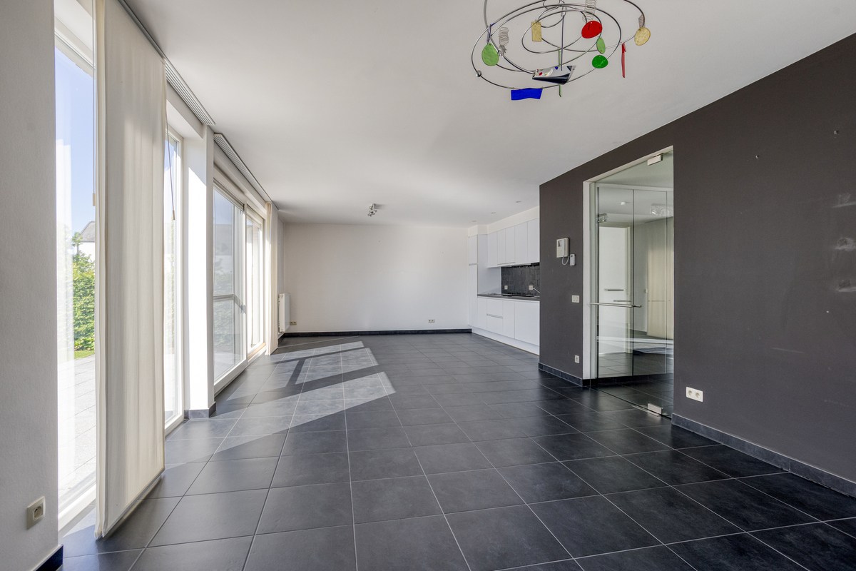 Instapklaar gelijkvloers appartement met groot terras, tuin en garagebox in Kumtich - EPC 104 KWH/m² 