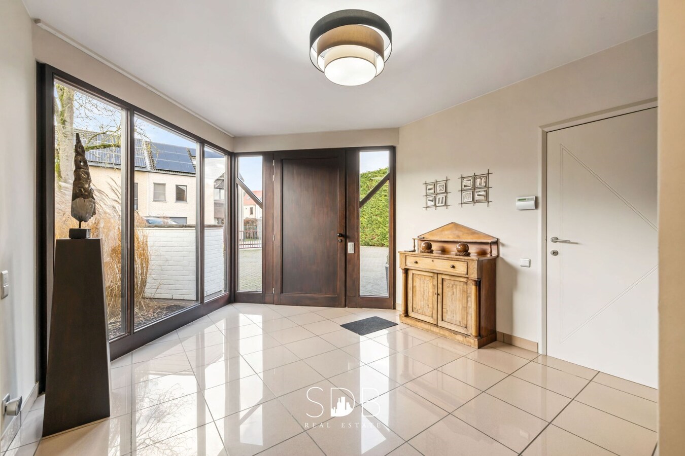 Prachtige ruime villa met gezinstuin + appartement op 2.135m² 