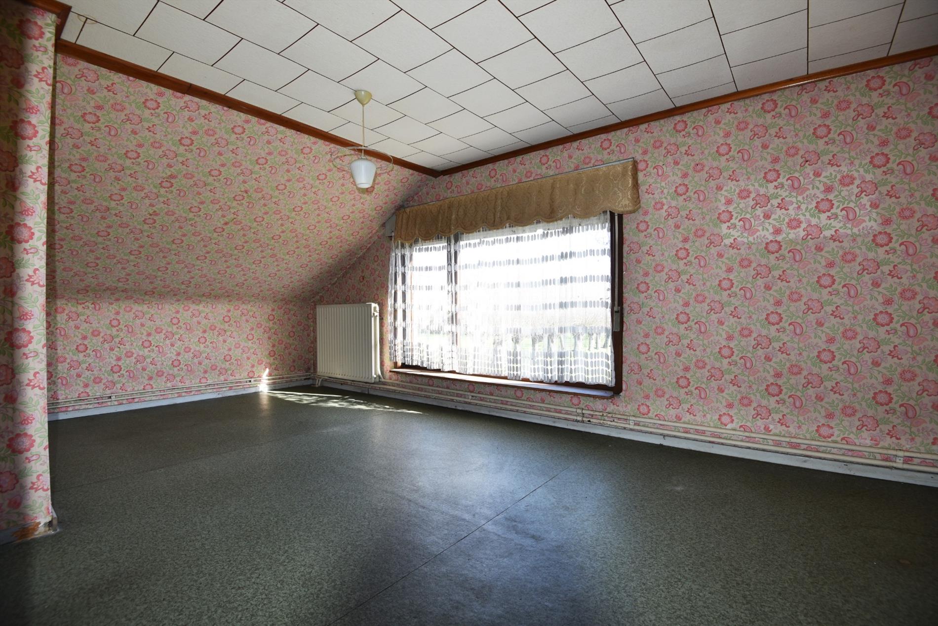 Te renoveren / herop te bouwen woning op 4.543 m² landelijk gelegen te Moerkerke 