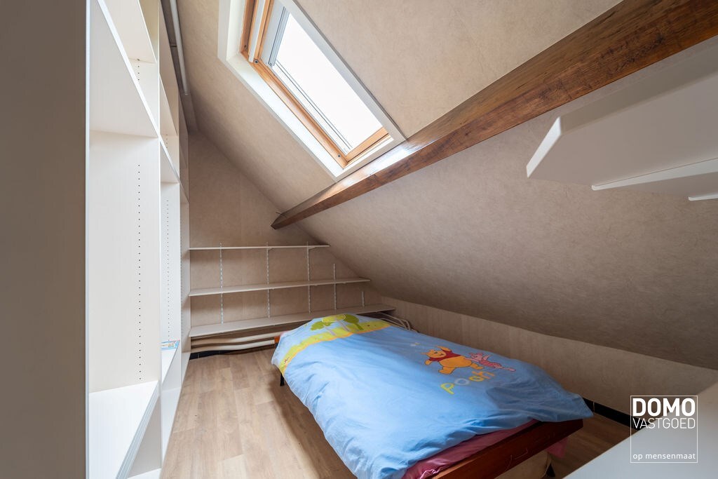 UNIEKE WONING MET 2 RUIME LOODSEN OP PERCEEL VAN 58A49CA 