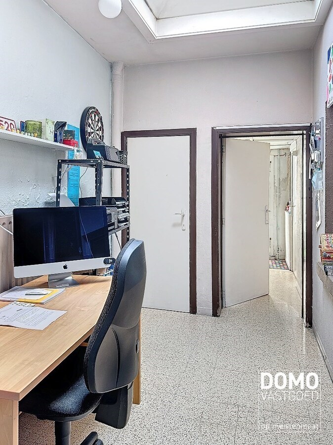 Te renoveren rijwoning met tuin en 3 slaapkamers in Hasselt. 