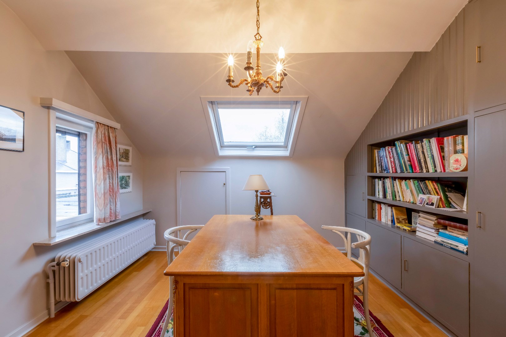 VERKOCHT --- HOB met garage en tuin te Mariakerke 