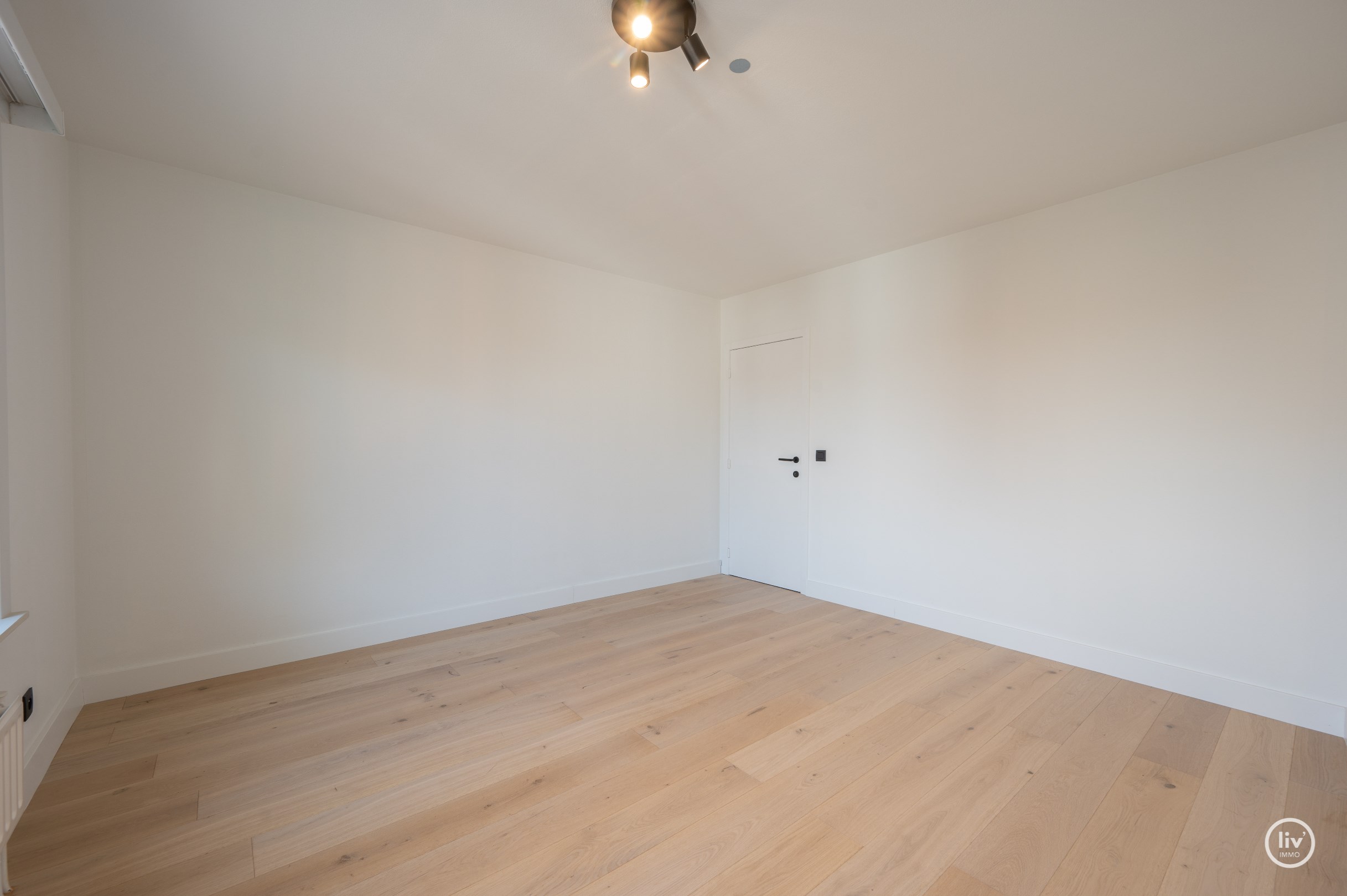 Appartement spacieux en angle situé près de l'avenue Lippens, de la gare et du Duinenwater. 