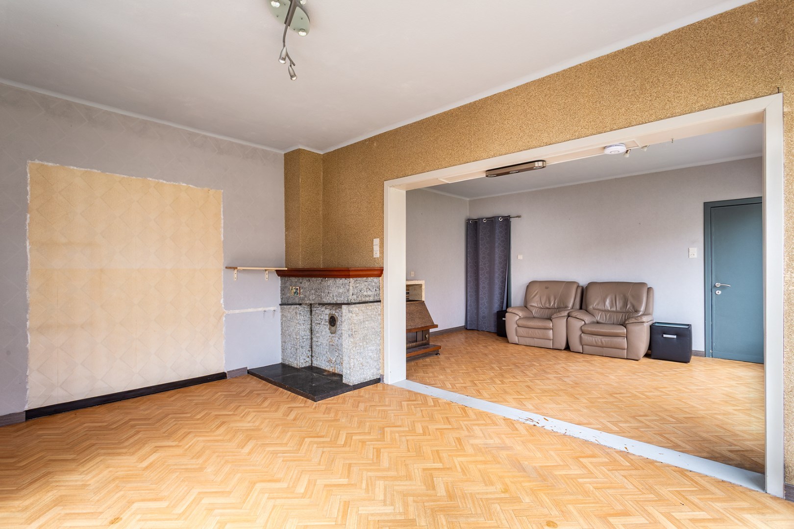 Halfopen gezinswoning met grote tuin en garage 