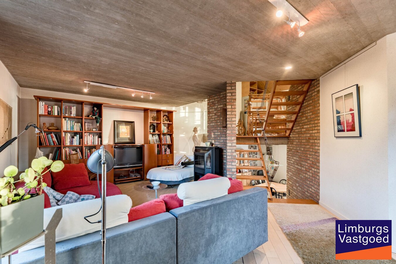 Gezinswoning met zuidgerichte tuin en garage, 5a 85ca 