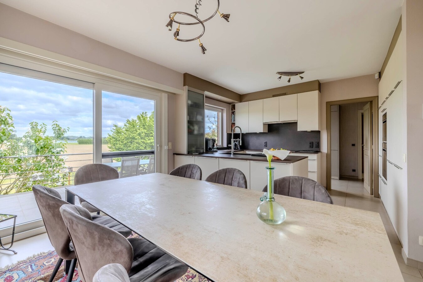 Ruime, landelijk gelegen woning op 65 are 