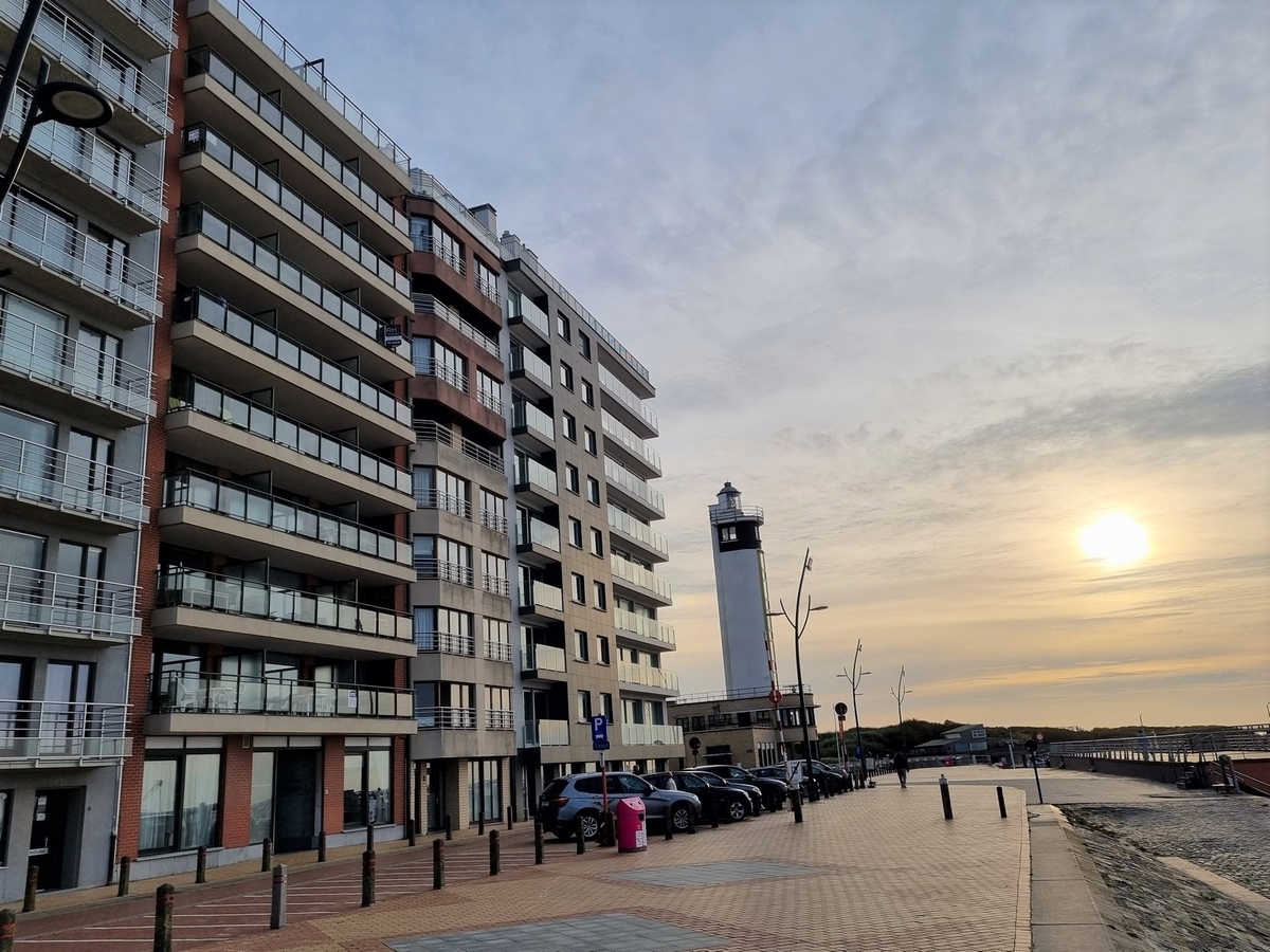 Designappartement met terras op de Zeedijk - Blankenberge 