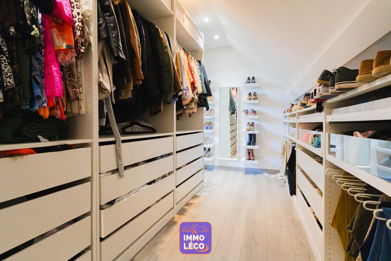 Maison moderne entièrement rénovée avec jardin, dans le village de Luingne ! 