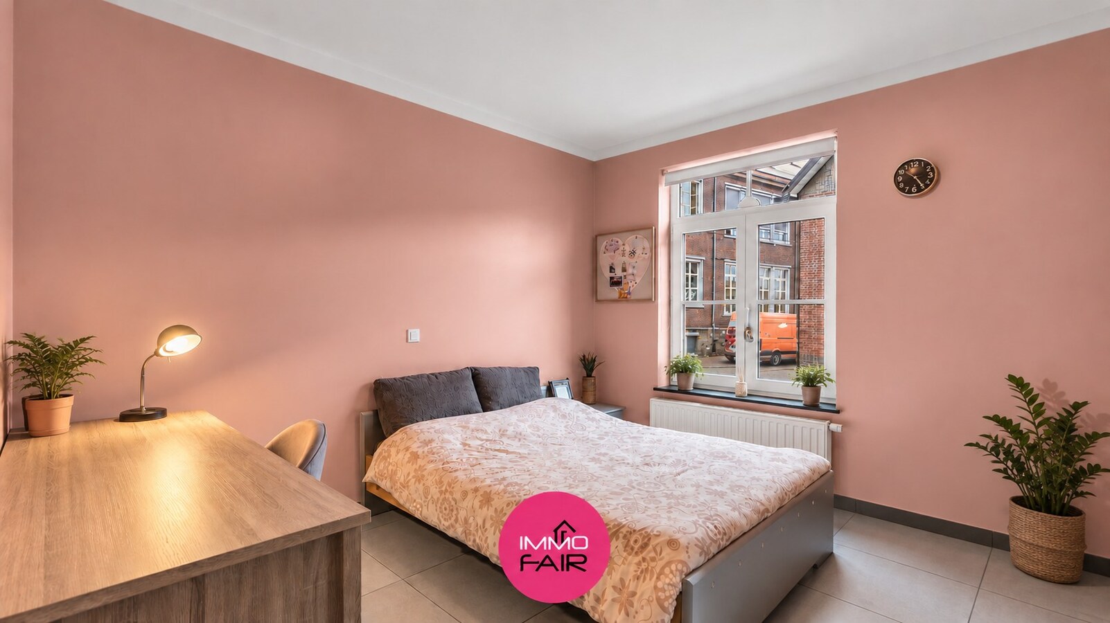 Ruim gelijkvloers appartement met privatief terras en garage in Hees 