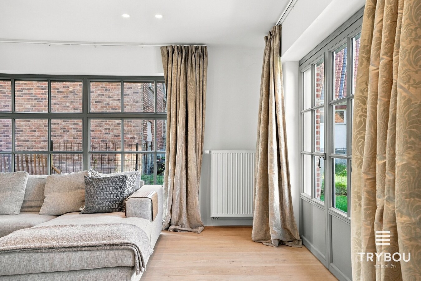 Alleenstaande luxueuze woning met 5 slaapkamers! 