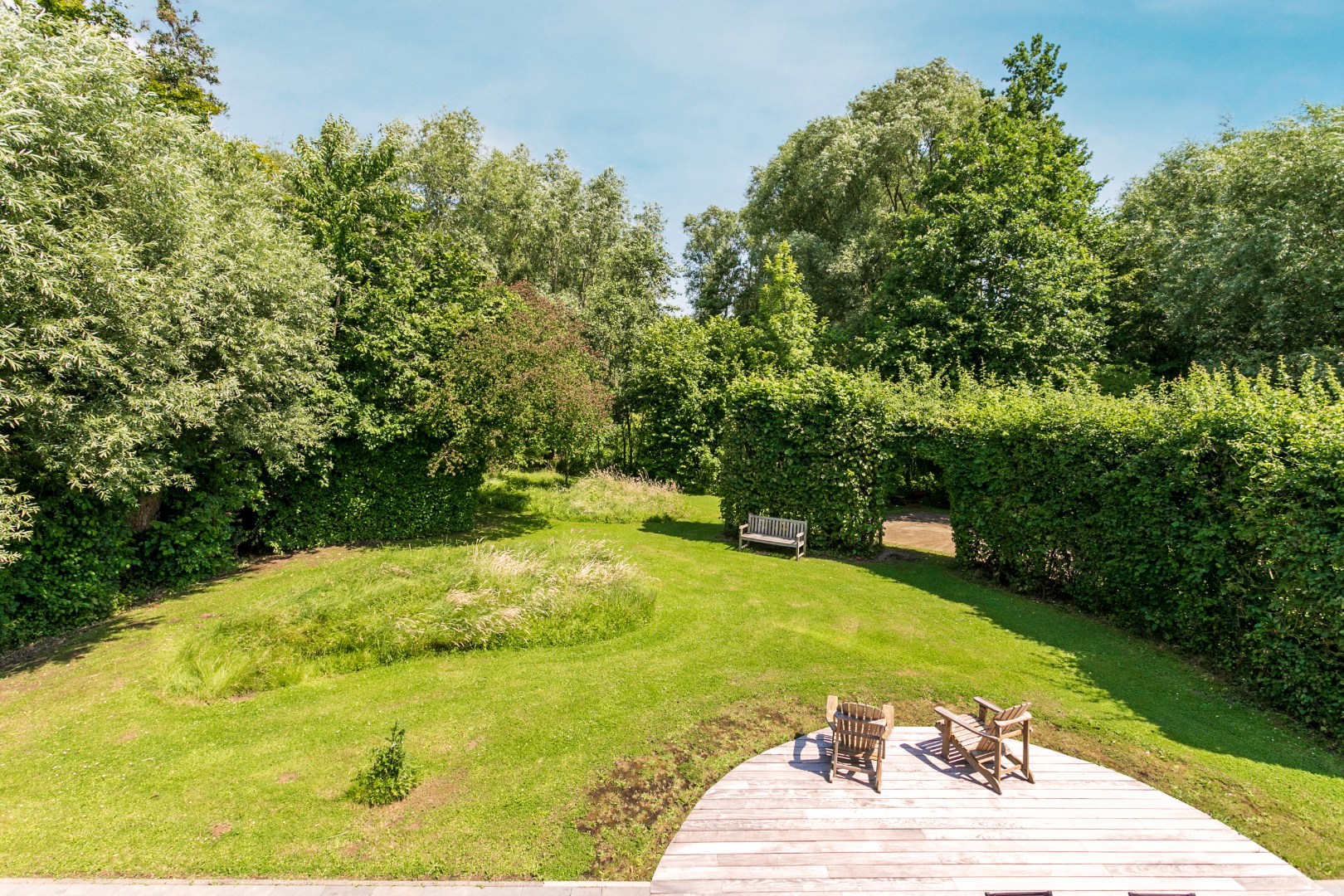 Ruime woning gelegen in een groene omgeving 