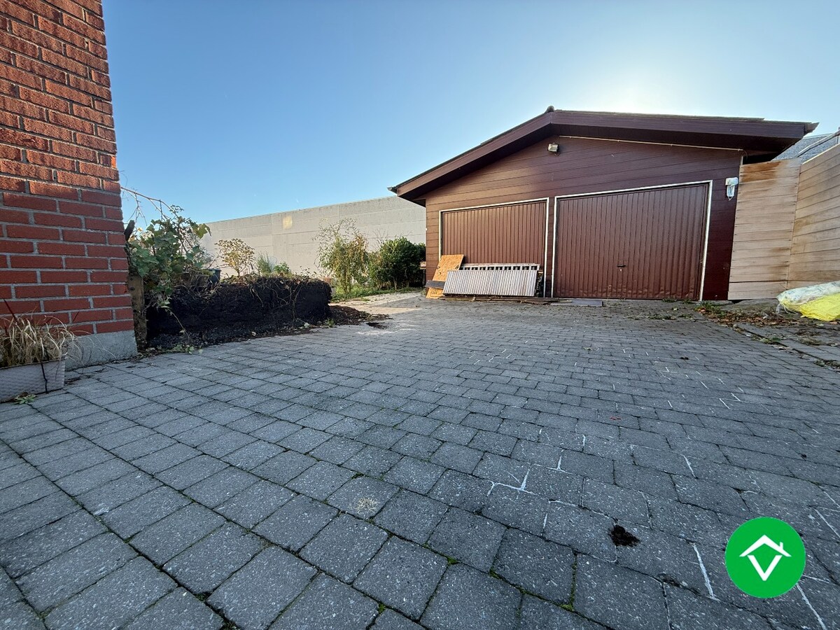 Gelijkvloerse woning met 3 slaapkamers, dubbele garage en tuin 