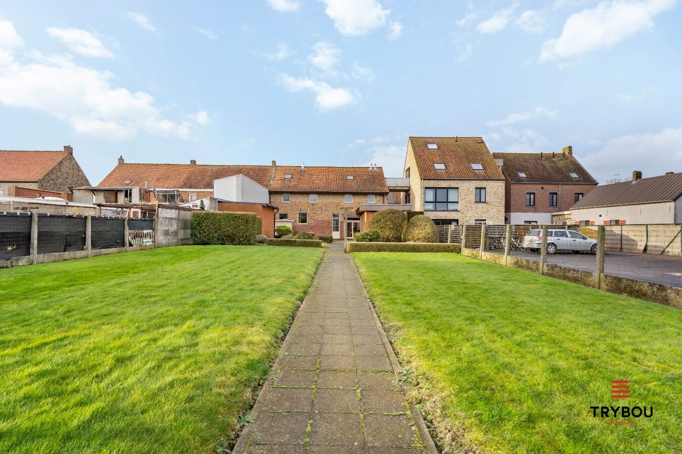 Zeer ruime gezinswoning in het centrum van Merkem 