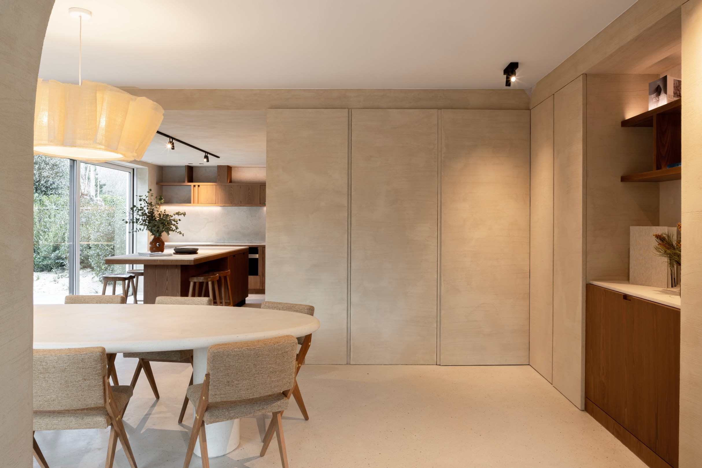 Moderne gerenoveerde villa gelegen in een residentiele wijk aan het Zoute. 