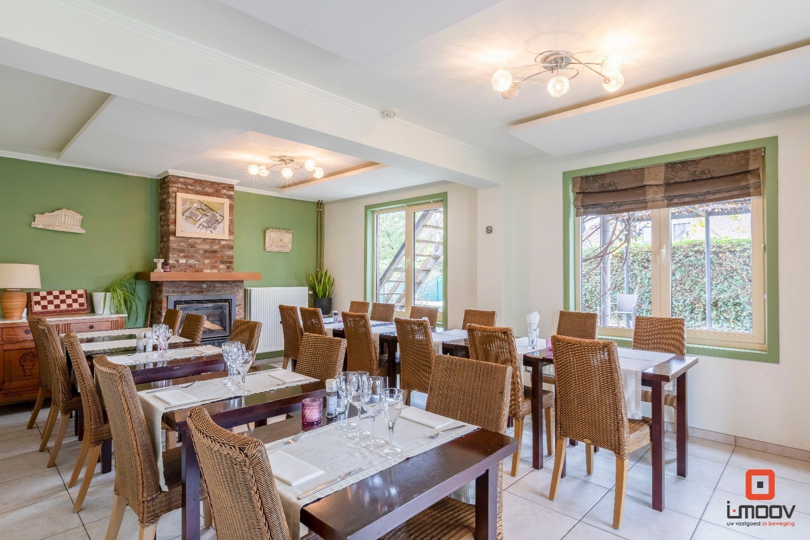 Te koop- Gebruiksklaar restaurant met terras en appartement in hartje Hijfte (Lochristi) 