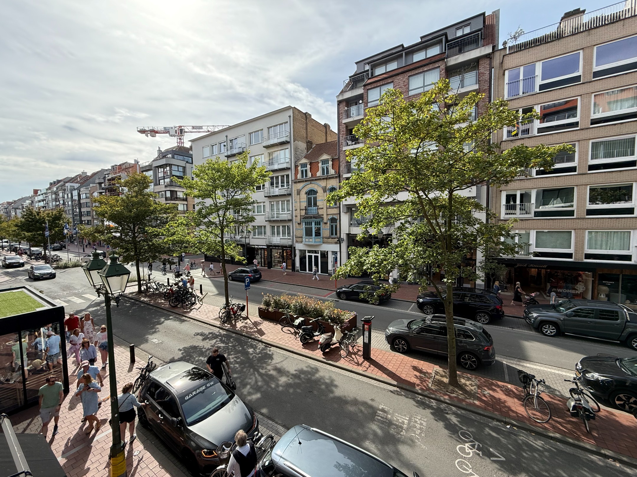 Ongemeubeld - Magnifiek woonappartement aan de zonnekant van de Lippenslaan, op wandelafstand van het strand. 