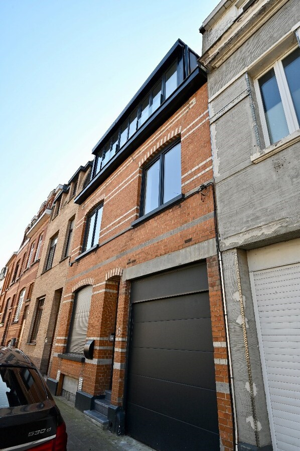 MAGNIFIEK GERENOVEERDE 3SLAAPKAMER WOONST 