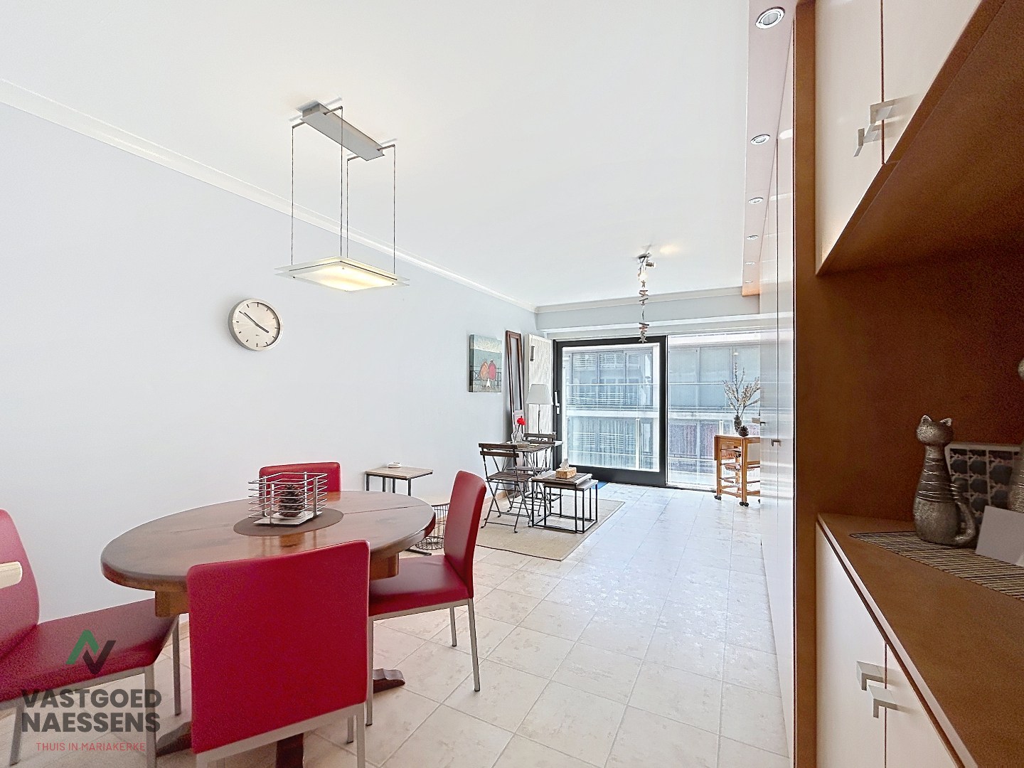 Studio prête à emménager avec vue latérale sur la mer 
