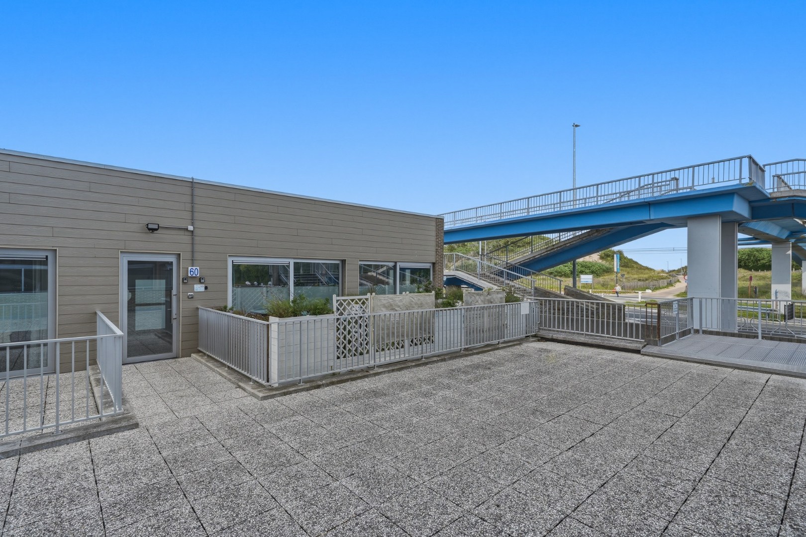 Instapklaar appartement met groot terras in Bredene - vlak bij de zee 