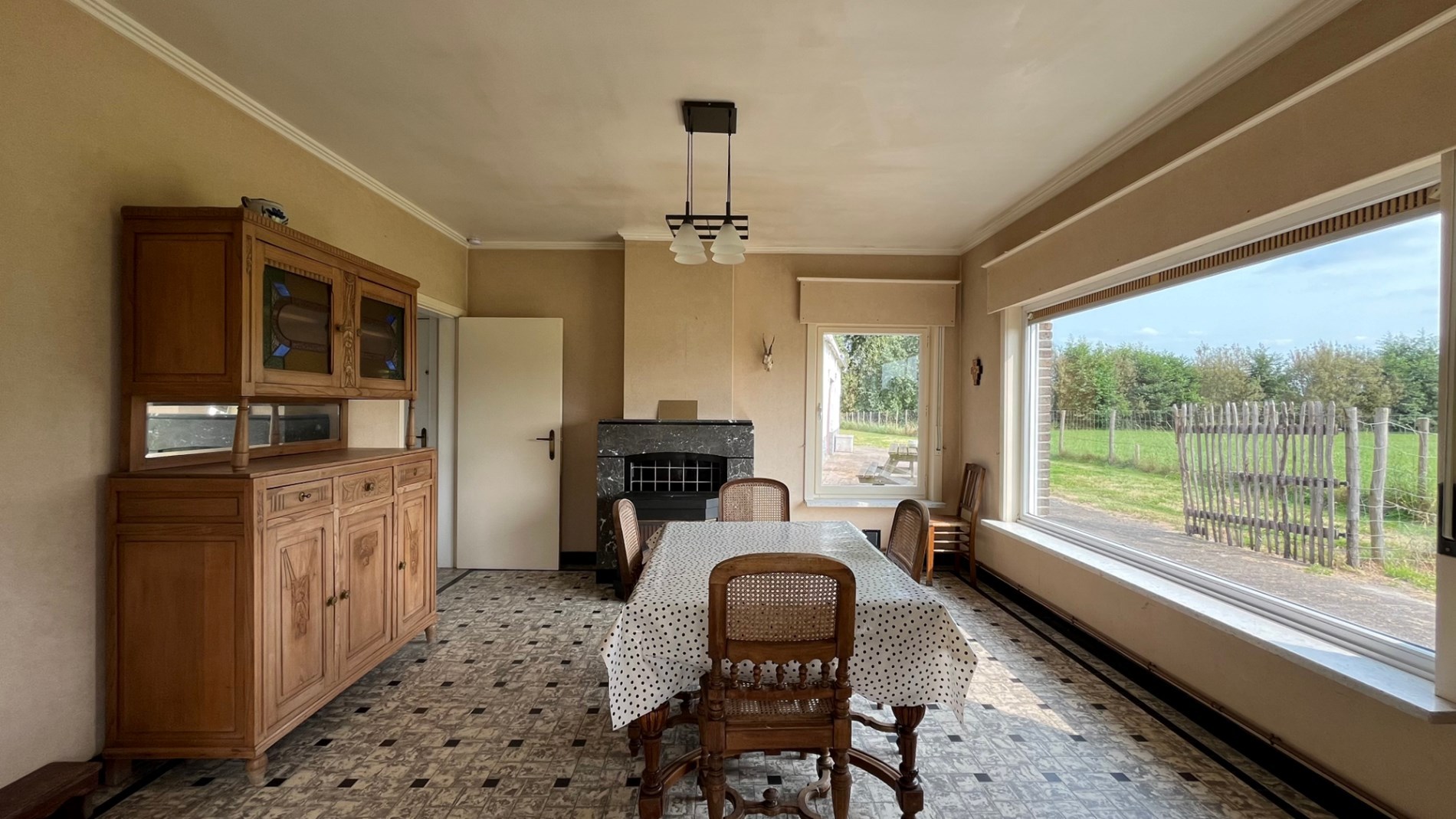 Ruime woning met een grote tuin 