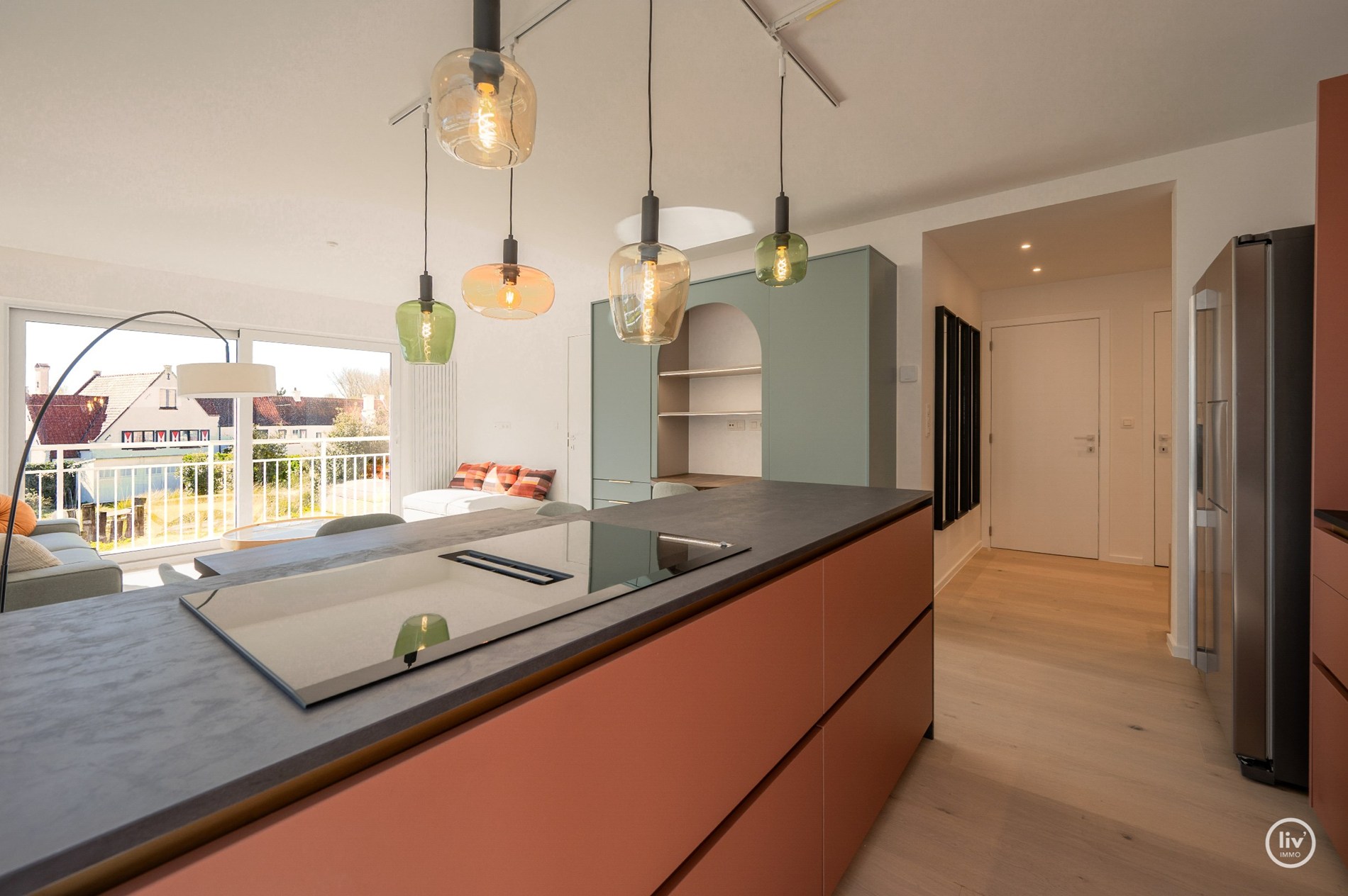 Appartement d'angle orienté au sud avec vue dégagée, situé dans une charmante résidence de villas à distance de marche de la digue de Duinbergen. 