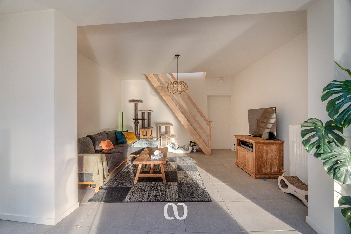 Volledig gerenoveerde woning met 3slpk en mooie tuin 