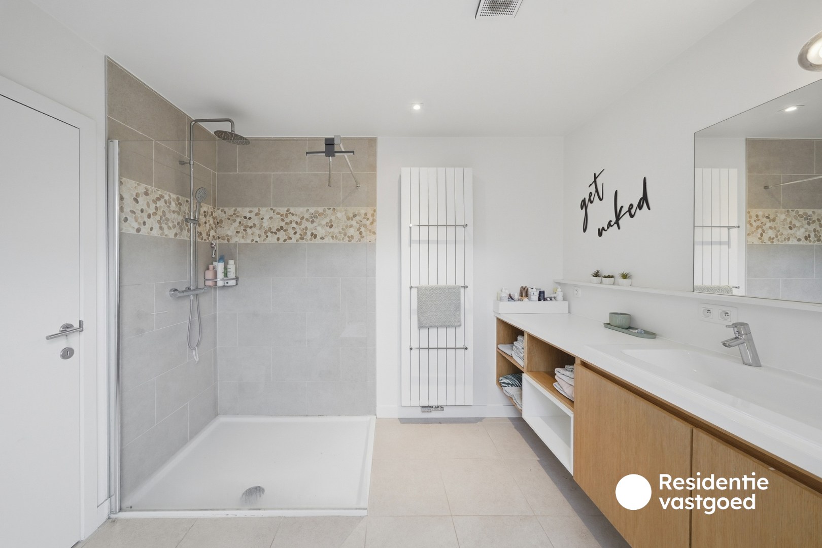 Instapklare woning te koop met garage en tuin! 