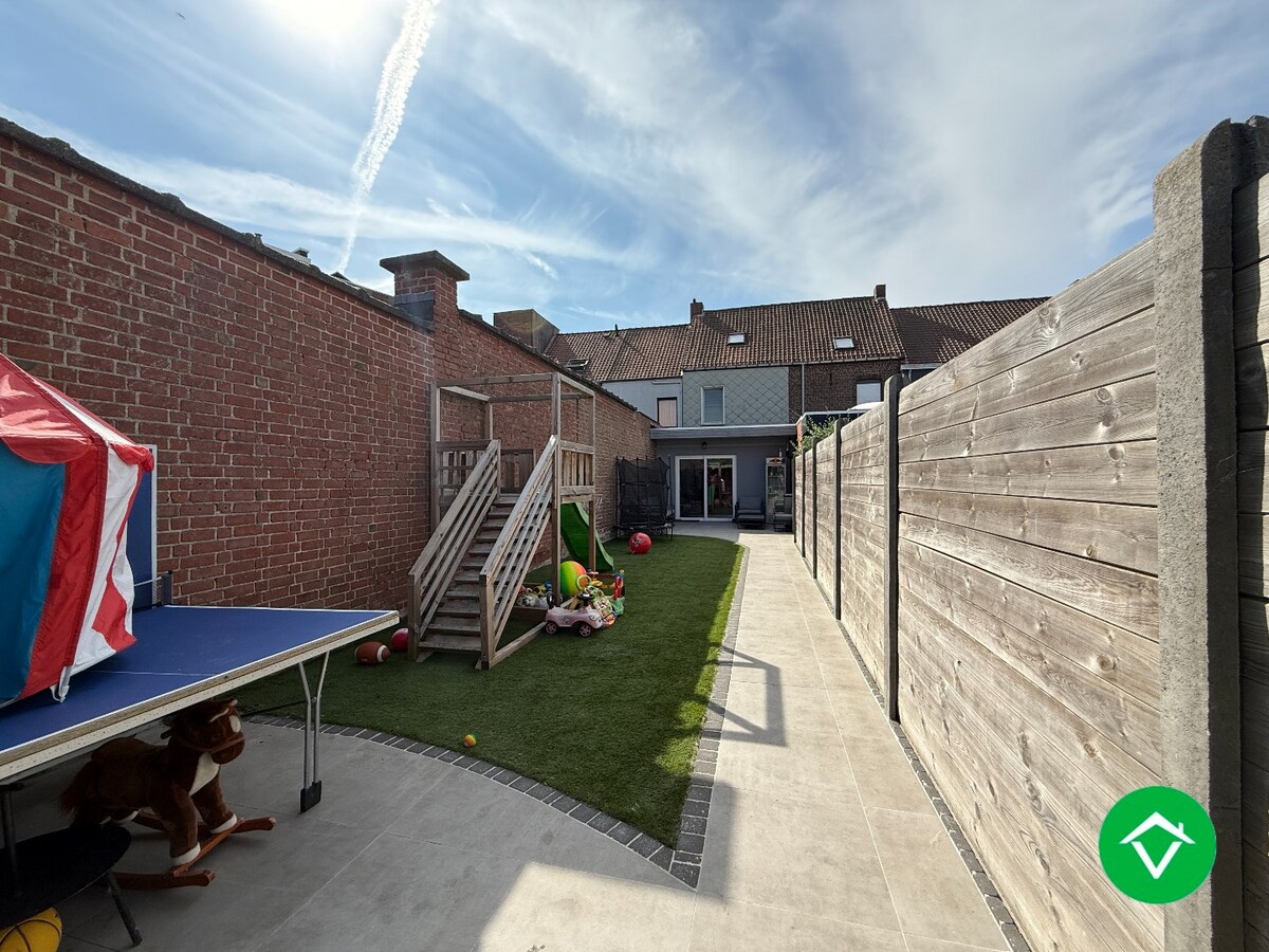 Prachtig gerenoveerde woning met 3 slaapkamers en tuin te Roeselare 