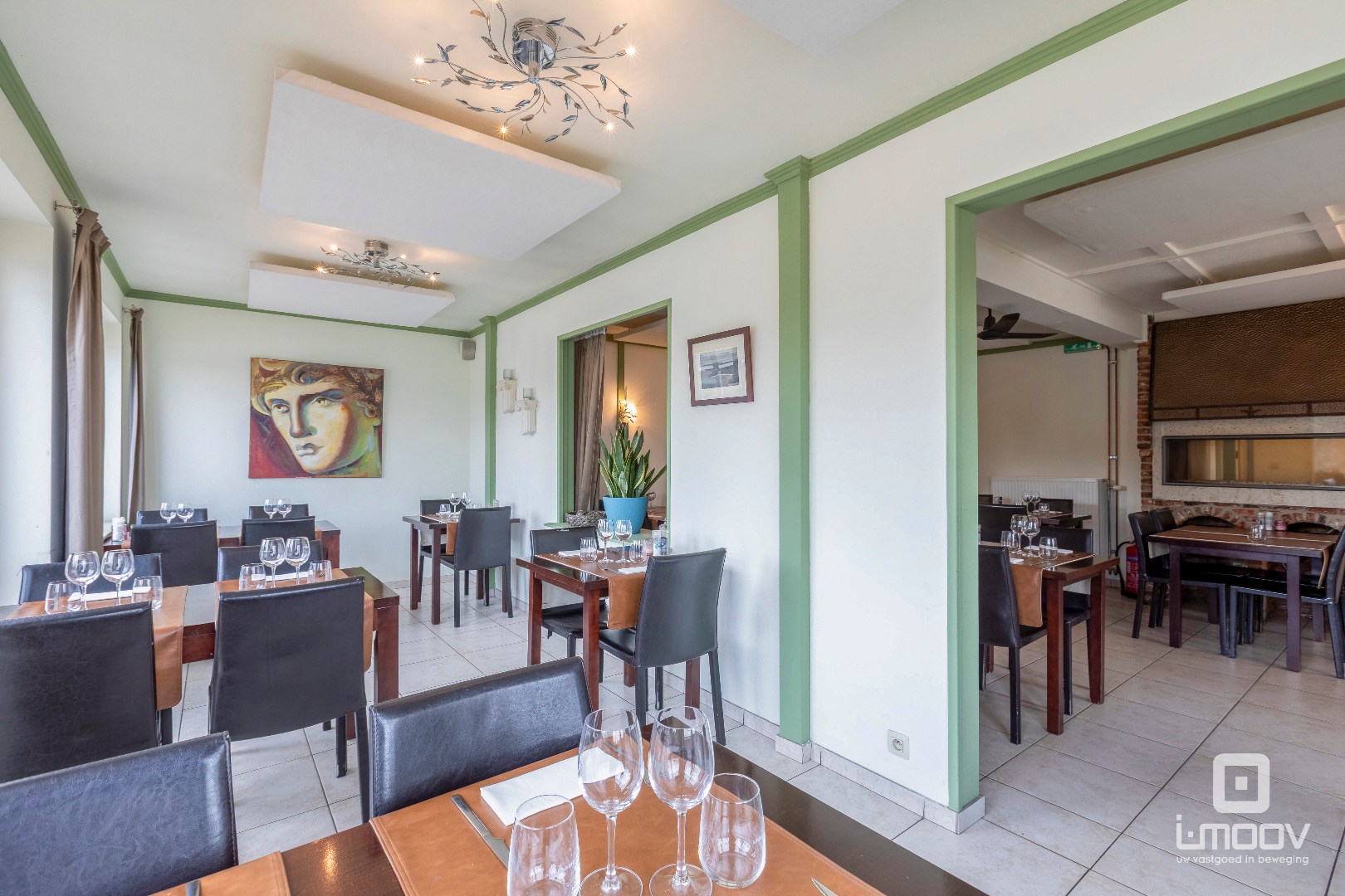 Te koop- Gebruiksklaar restaurant met terras en appartement in hartje Hijfte (Lochristi) 