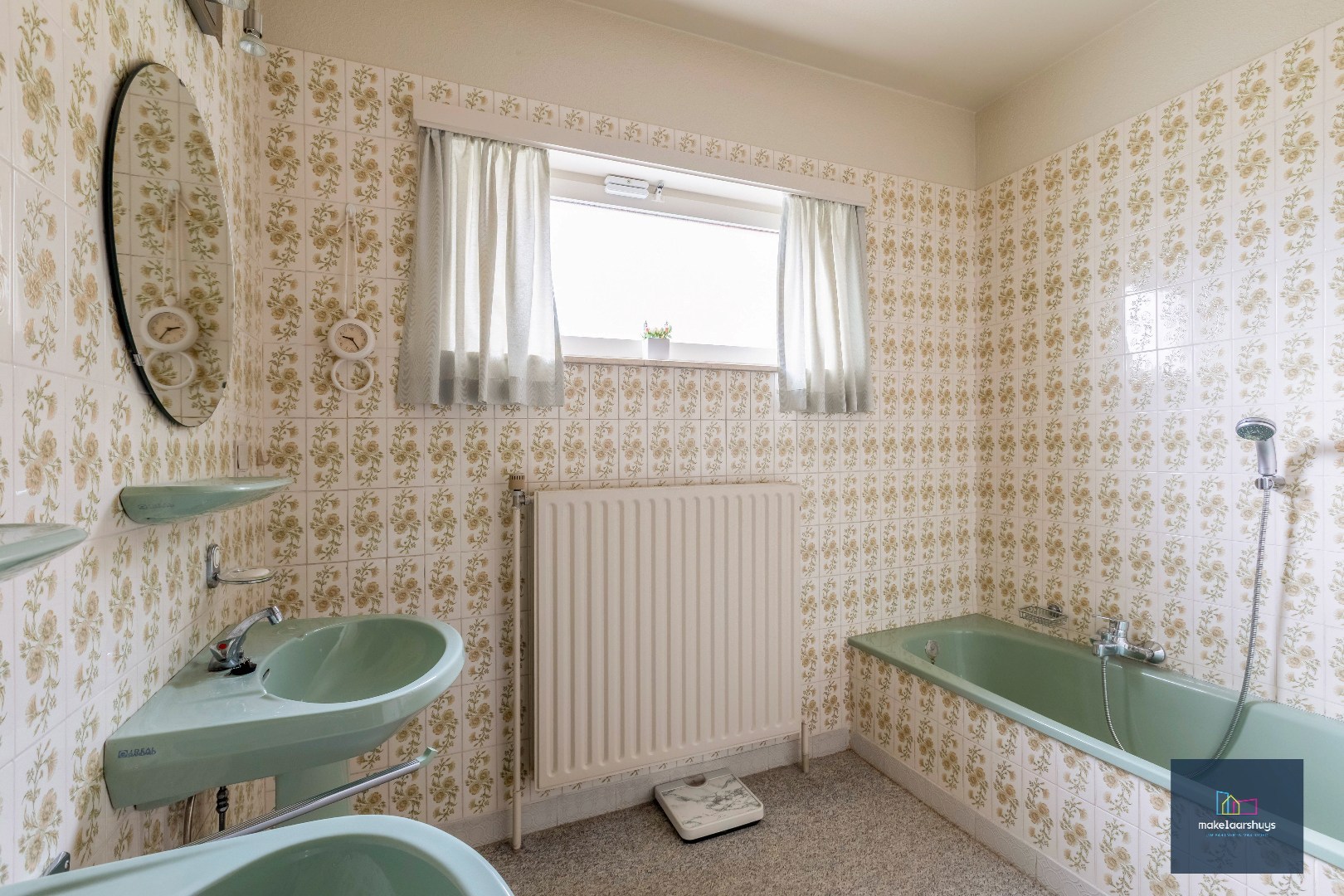 VERKOCHT !!! Goed onderhouden bungalow nabij centrum Mariakerke 