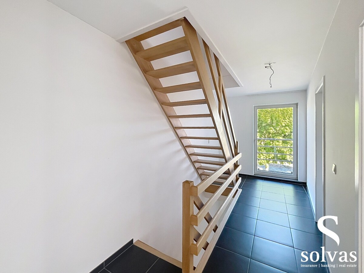 Instapklare ruime halfopen woning met 4 slaapkamers op toplocatie! 