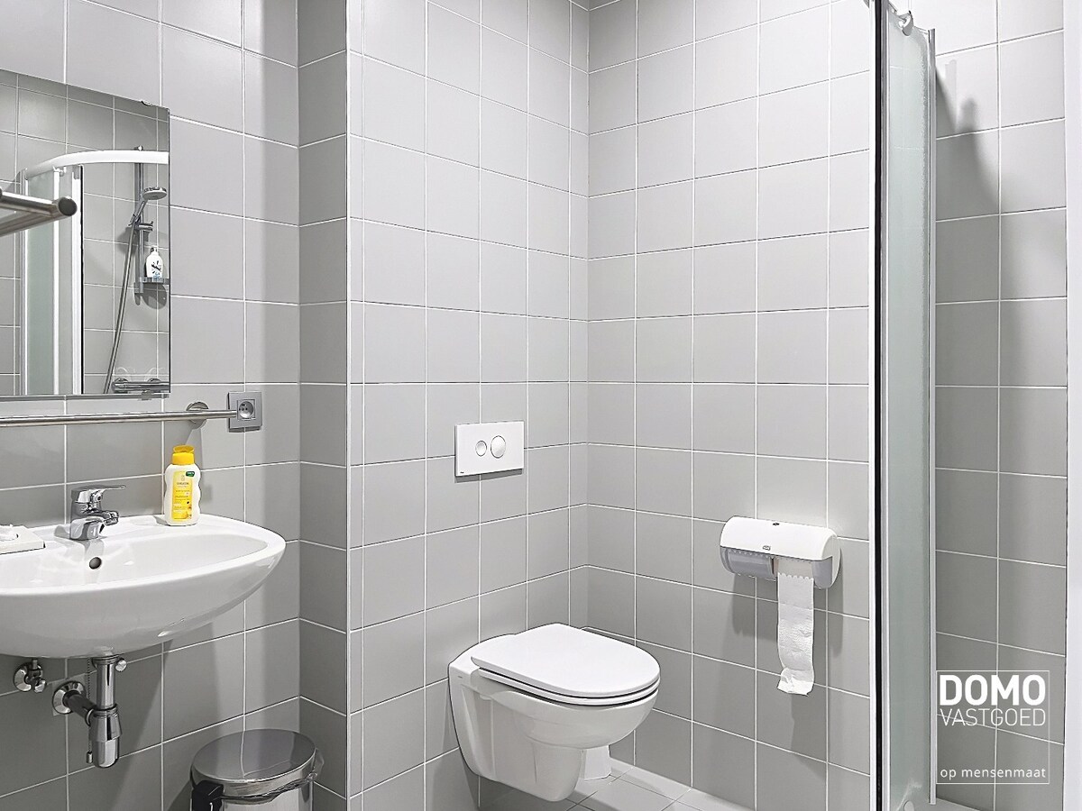 INNOVATIEVE RUIMTE MET LABO, LOGISTIEKE VOORZIENINGEN EN RESEARCH &amp; DEVELOPMENT IN EEN ECO-BEDRIJFSGEBOUW TE PAAL 