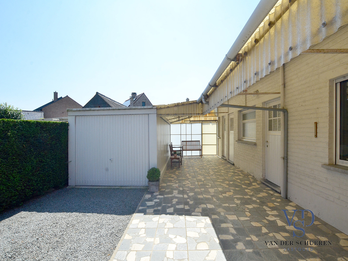Degelijke woning met tuin en afz. garage. 