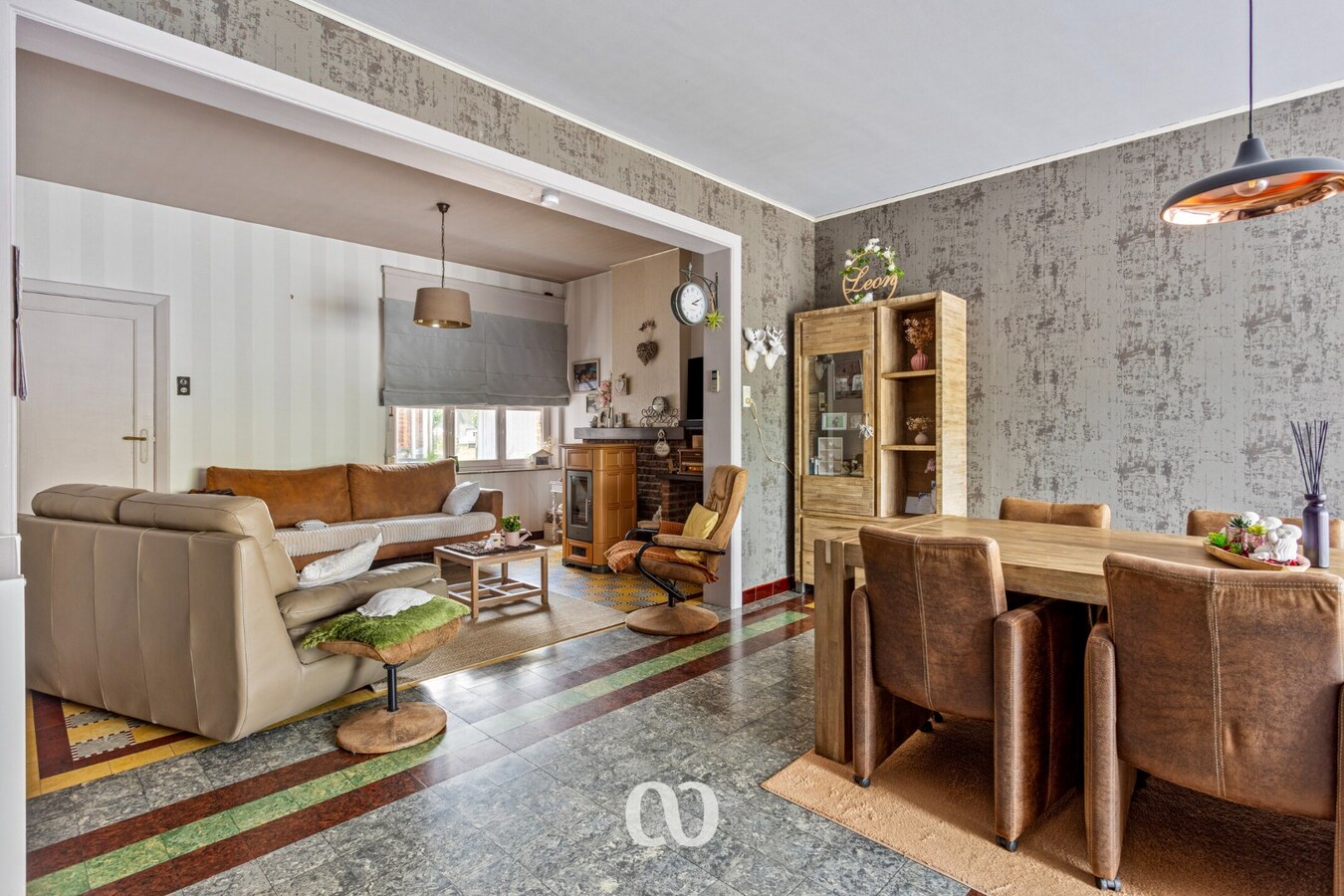 Op te knappen woning met 3 slaapkamer, oprit en garage op toplocatie 