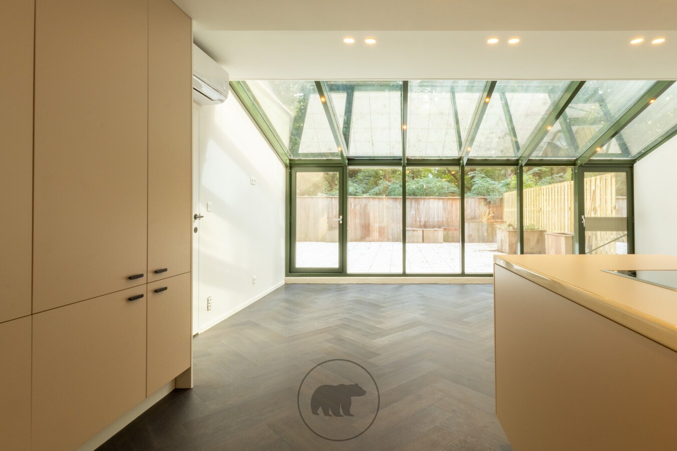 Gerenoveerd appartement aan het Groenevalleipark met ruim terras 