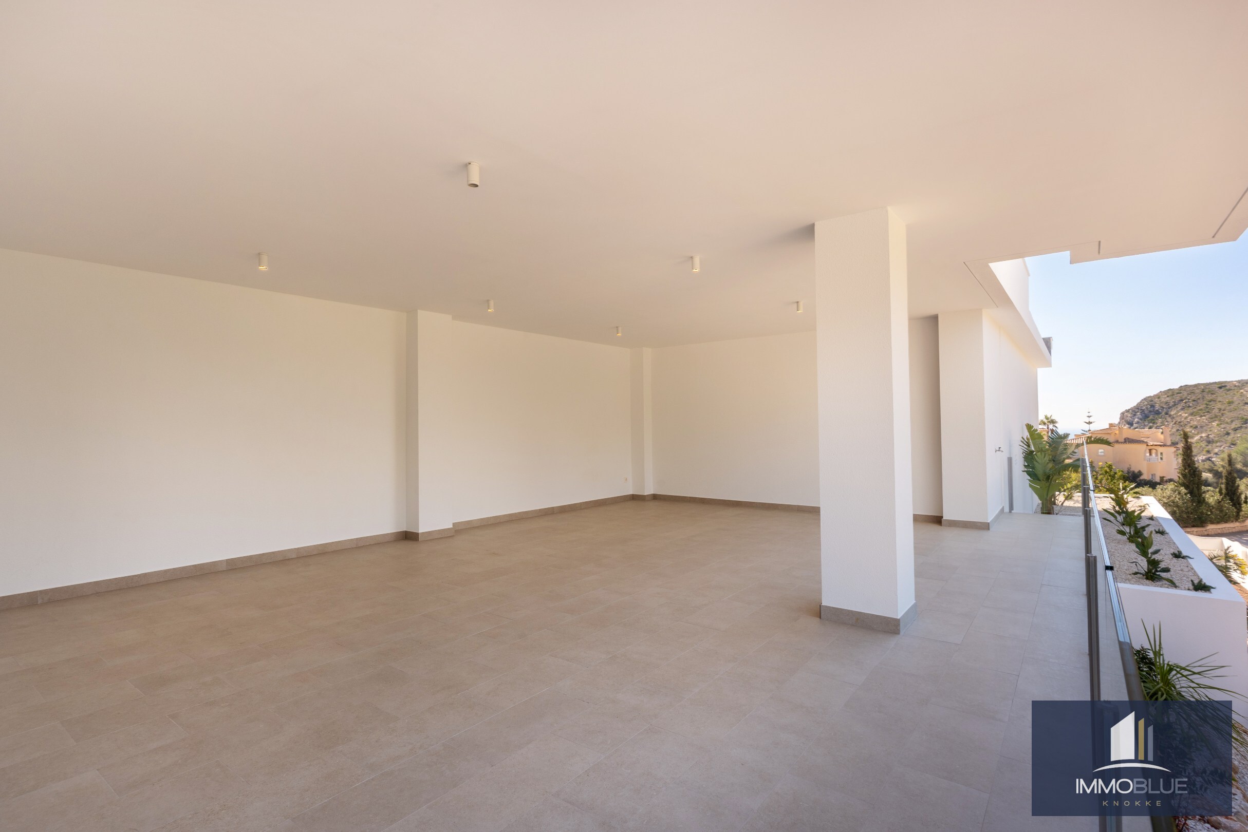 Open en praktisch wonen in mediterrane omgeving. 