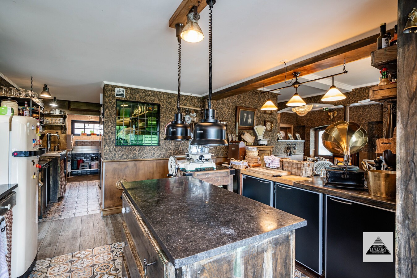 Schitterend horecapand met privé parking en vakantiewoning 