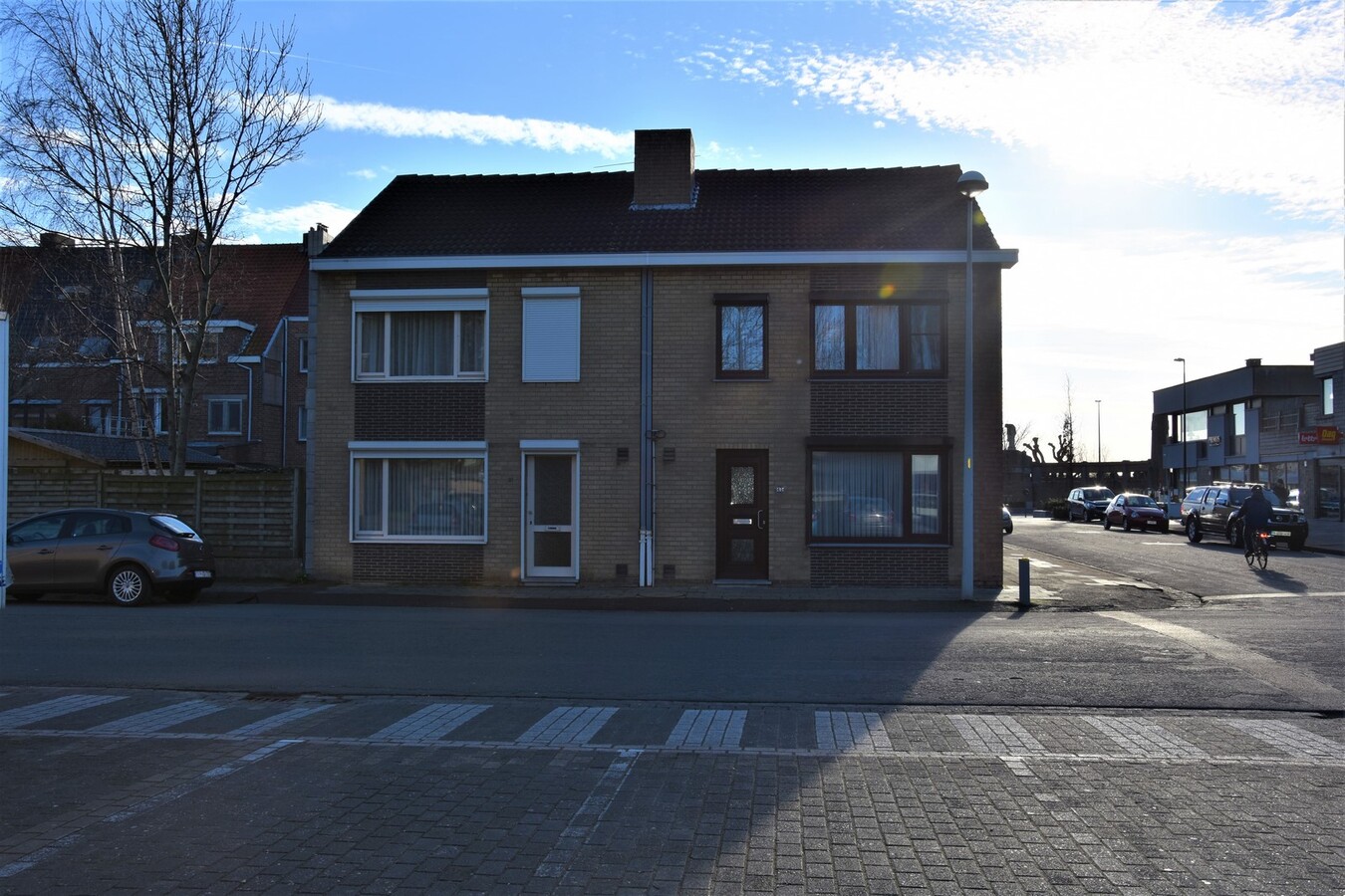 Ruime gezinswoning met garage &amp; tuin - Oostende 