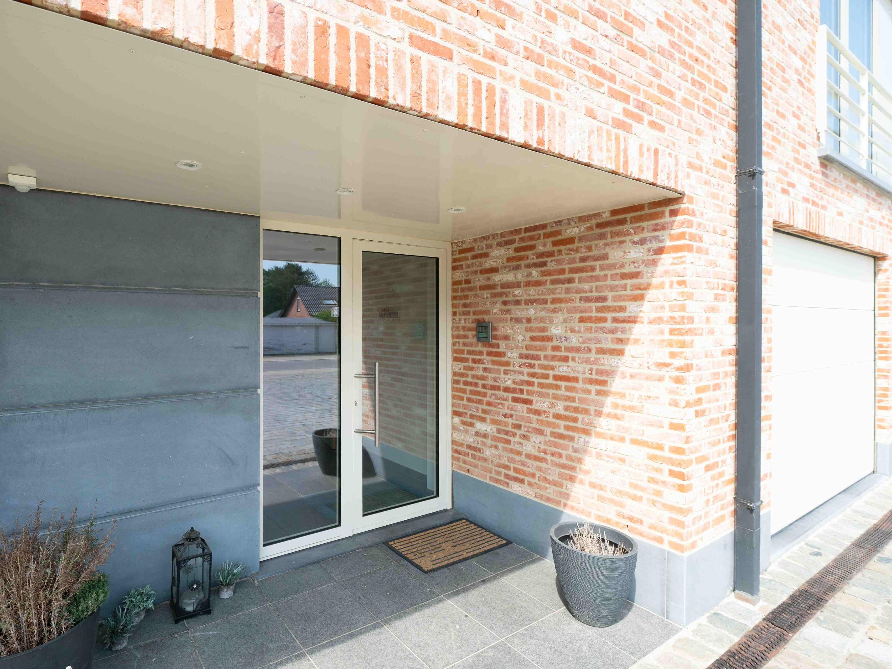 Zéér ruime en recente woning met 3 kamers en 2 badkamers 