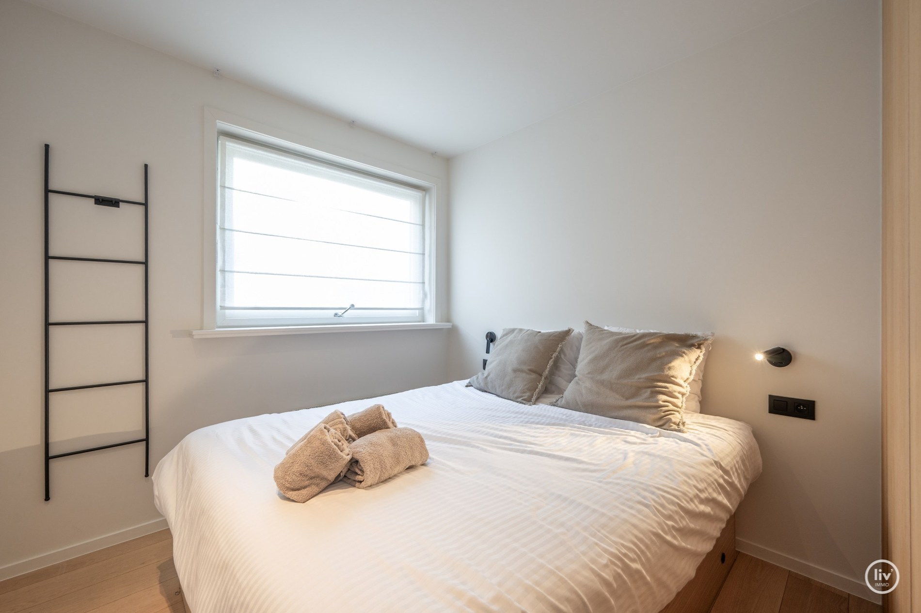 Prachtig gerenoveerd 2 slaapkamerappartement op een aangename ligging vlakbij de Lippenslaan te Knokke. 