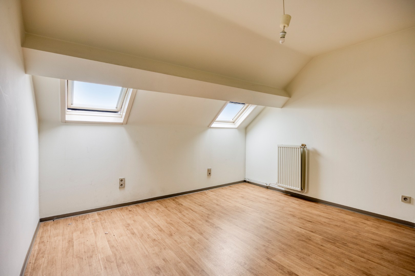 Instapklaar duplexappartement met 3 slpk. en aparte inkom nabij centrum Leopoldsburg! 