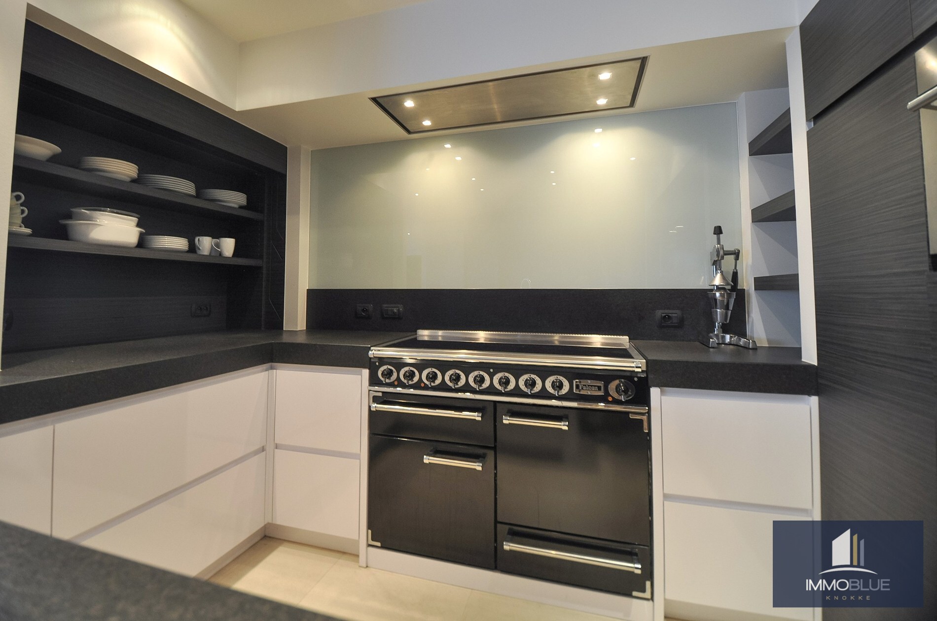 Topaanbieding – Uitzonderlijk ruim appartement gelegen in een stijlvolle residentie. 