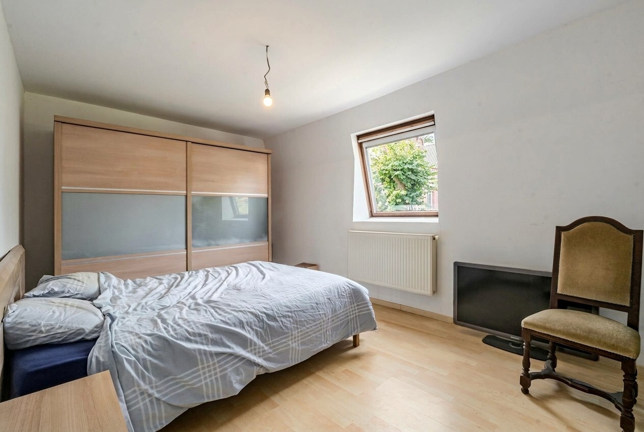 Te renoveren rijwoning met 2 slaapkamers in het centrum van Zomergem 