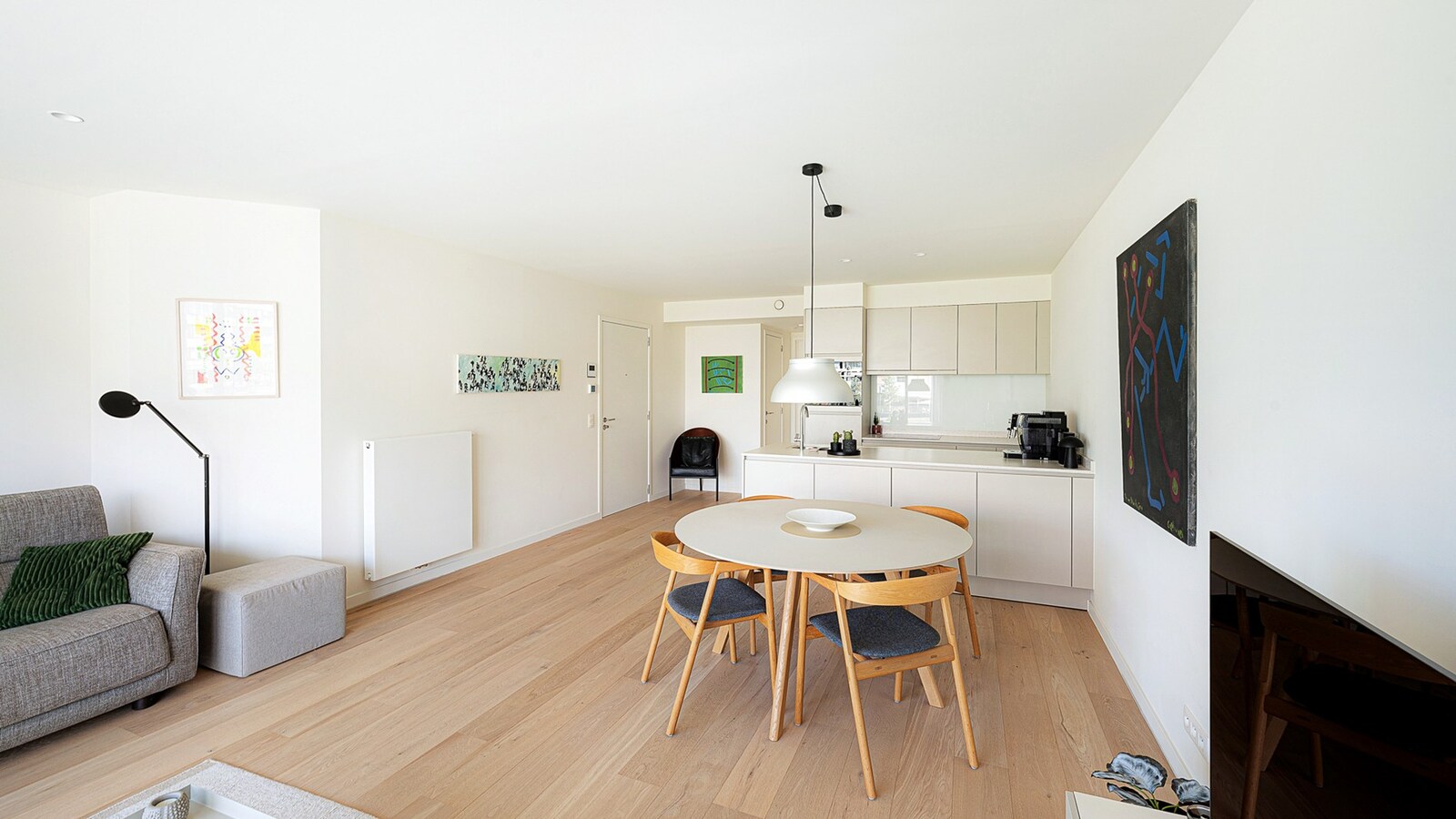 Subliem recent appartement (2020) op toplocatie op slechts 300 meter van de zeedijk te Heist 