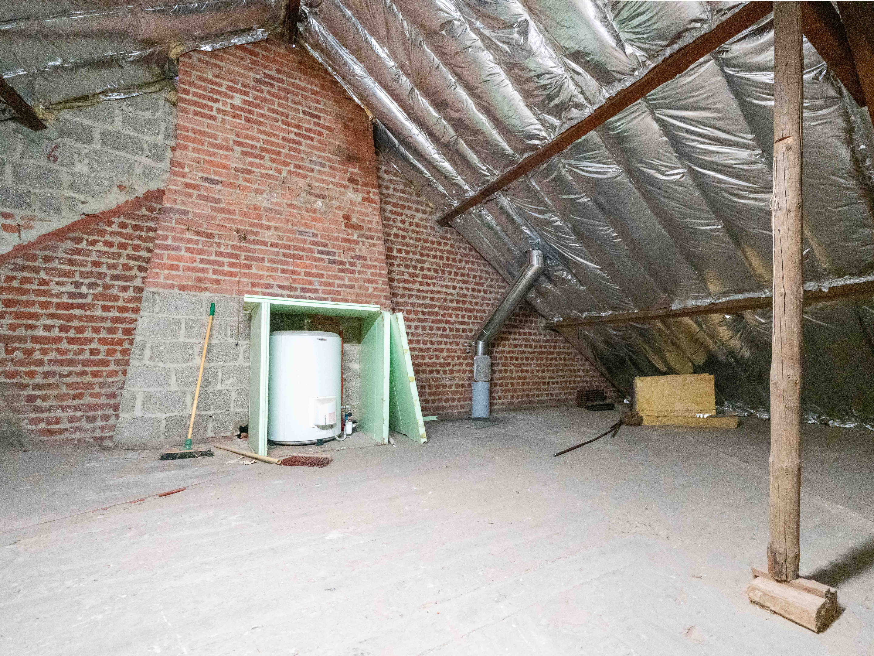 Zeer ruime gezinswoning met 4 slaapkamers en bureel 